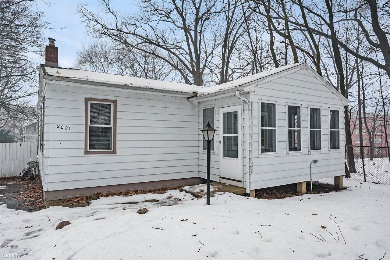 2021 Academy St - Photo 2 of 17