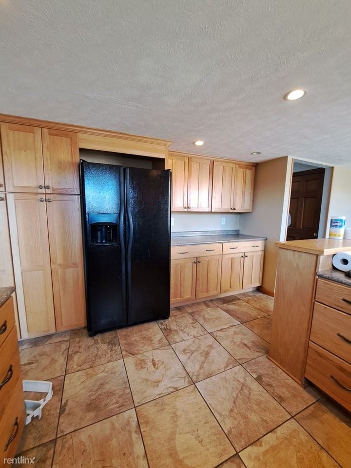 511 N Parkway Dr - Photo 3 of 15