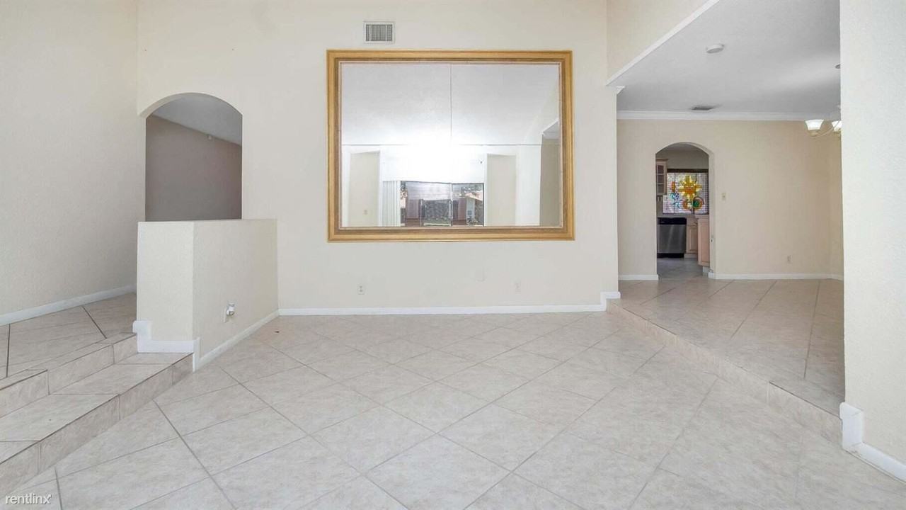 1330 Nw 94th Ter - Photo 2 of 16