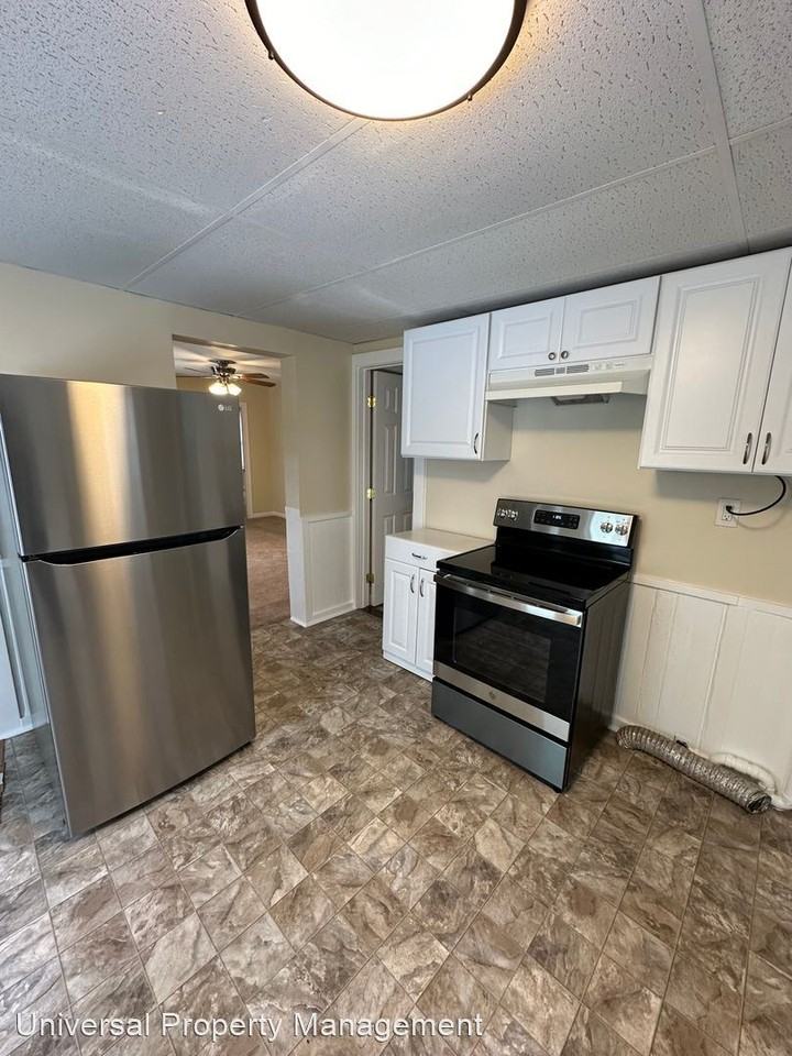 128 Franklin St - Photo 2 of 2