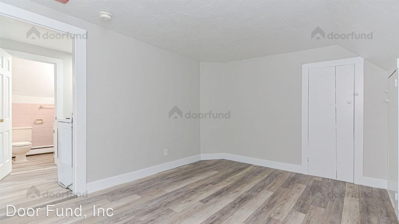 Welcome home to 97 Groton St. - Photo 3 of 26