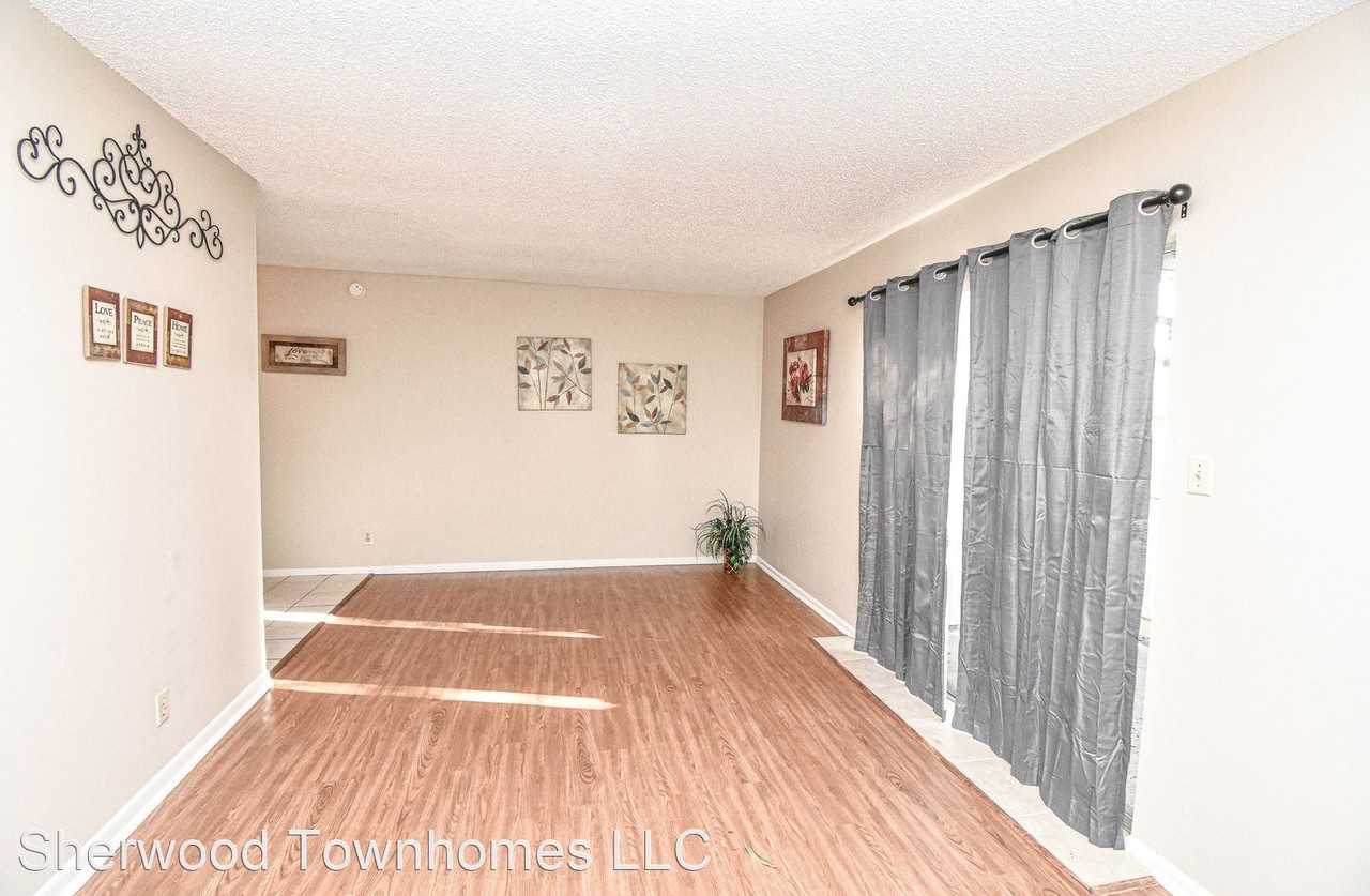 702 Westwood - Photo 3 of 8