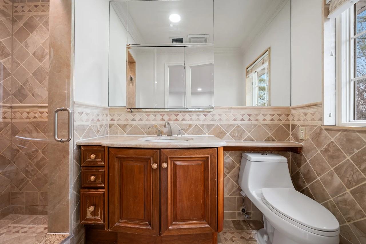 600 Oceanpoint Ave - Photo 2 of 10