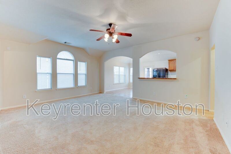 16014 Hidden Crest Dr - Photo 4 of 26