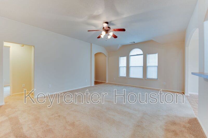 16014 Hidden Crest Dr - Photo 5 of 26