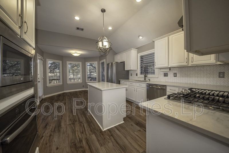 1926 Simpson Trl - Photo 3 of 29