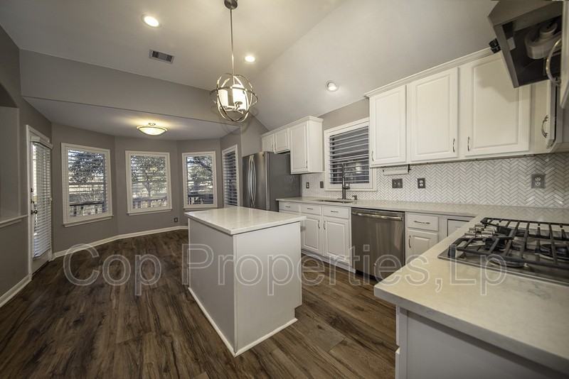 1926 Simpson Trl - Photo 4 of 29