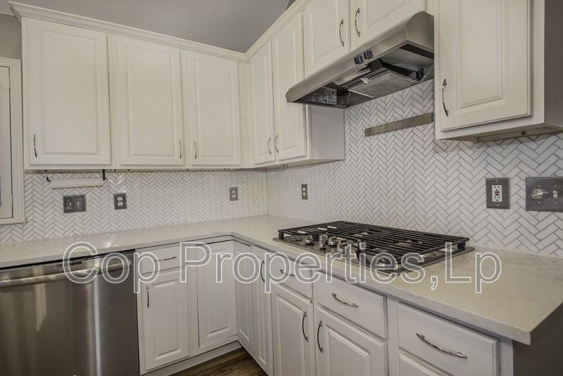 1926 Simpson Trl - Photo 6 of 29