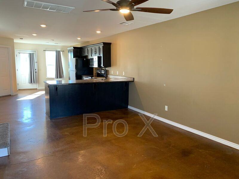 612 Easton #B - Photo 2 of 19