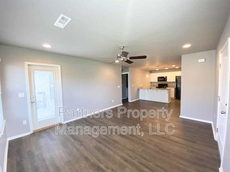 201 Hindman Dr - Photo 2 of 13