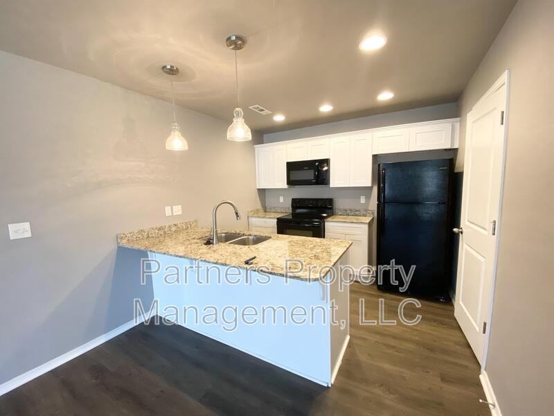 201 Hindman Dr - Photo 3 of 13