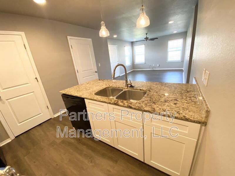 201 Hindman Dr - Photo 5 of 13