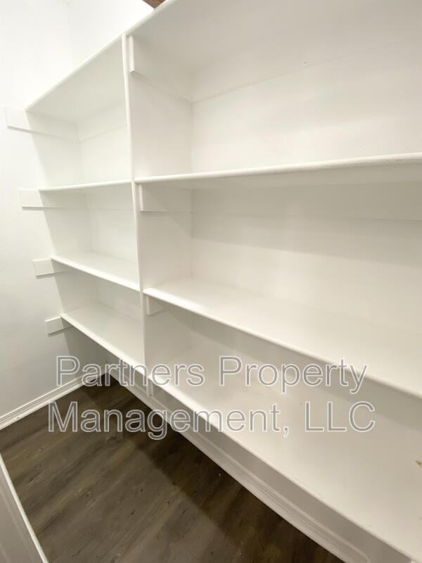 201 Hindman Dr - Photo 6 of 13