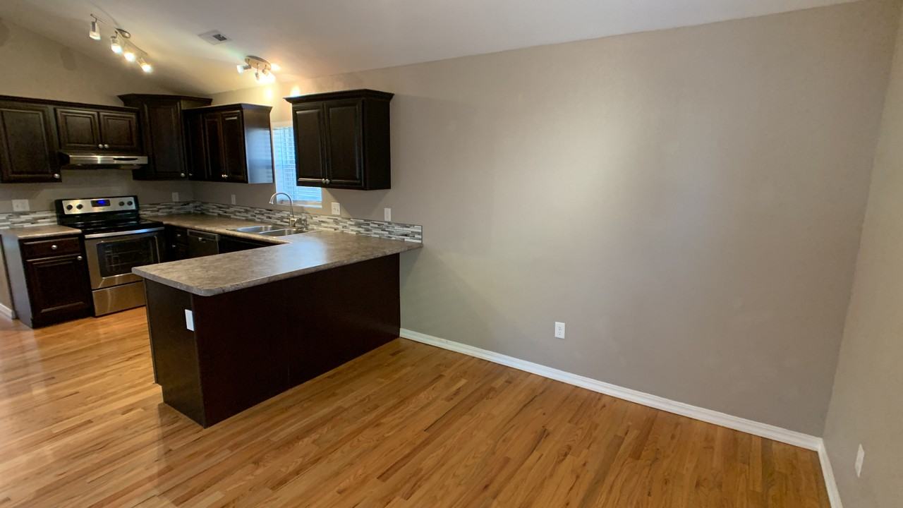 720 South Cascade Avenue A - Photo 2 of 6