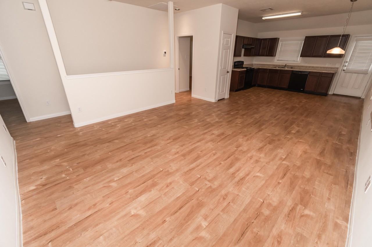 3014 Aspen Mdw - Photo 2 of 10