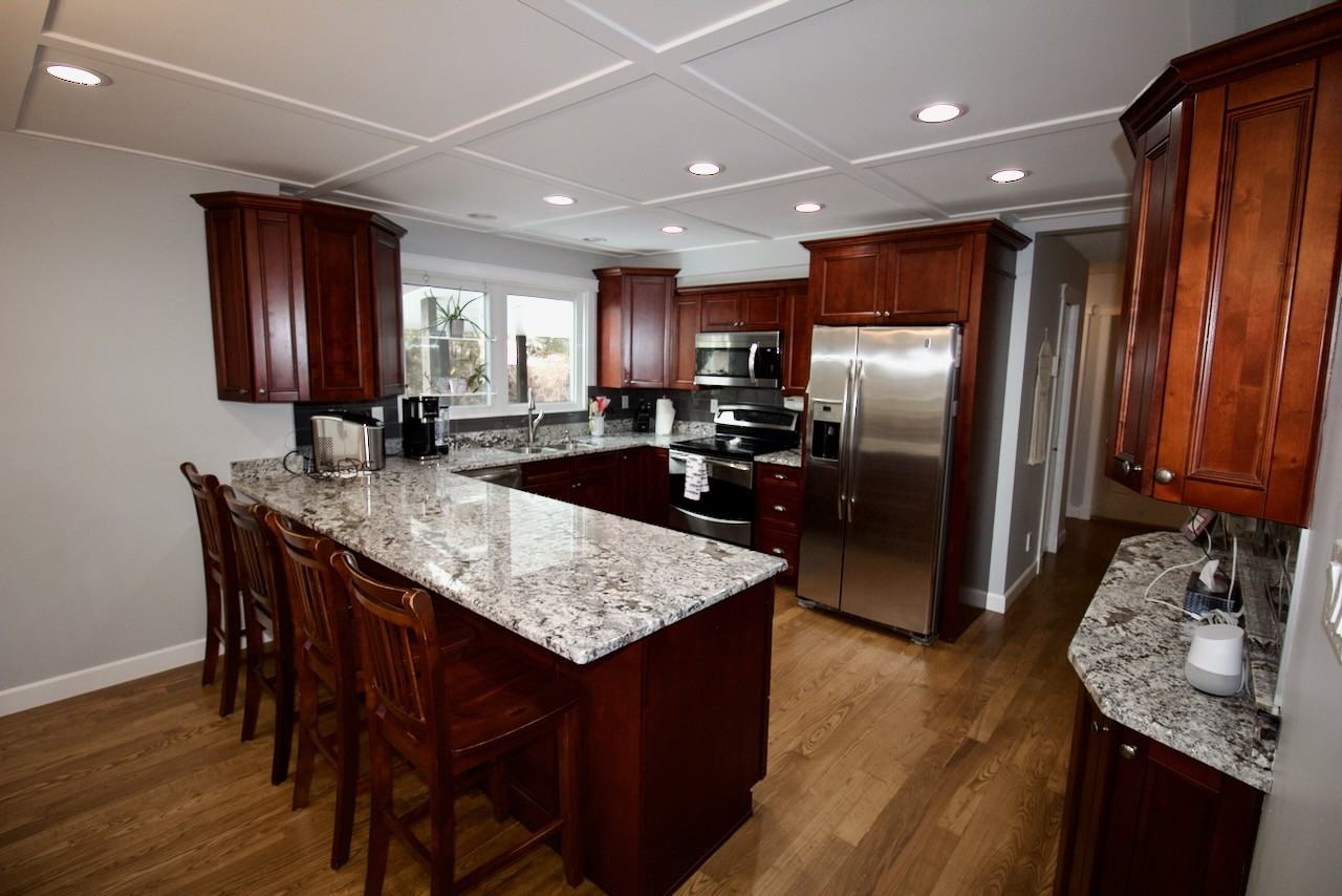 1047 Adamson Cres - Photo 4 of 36