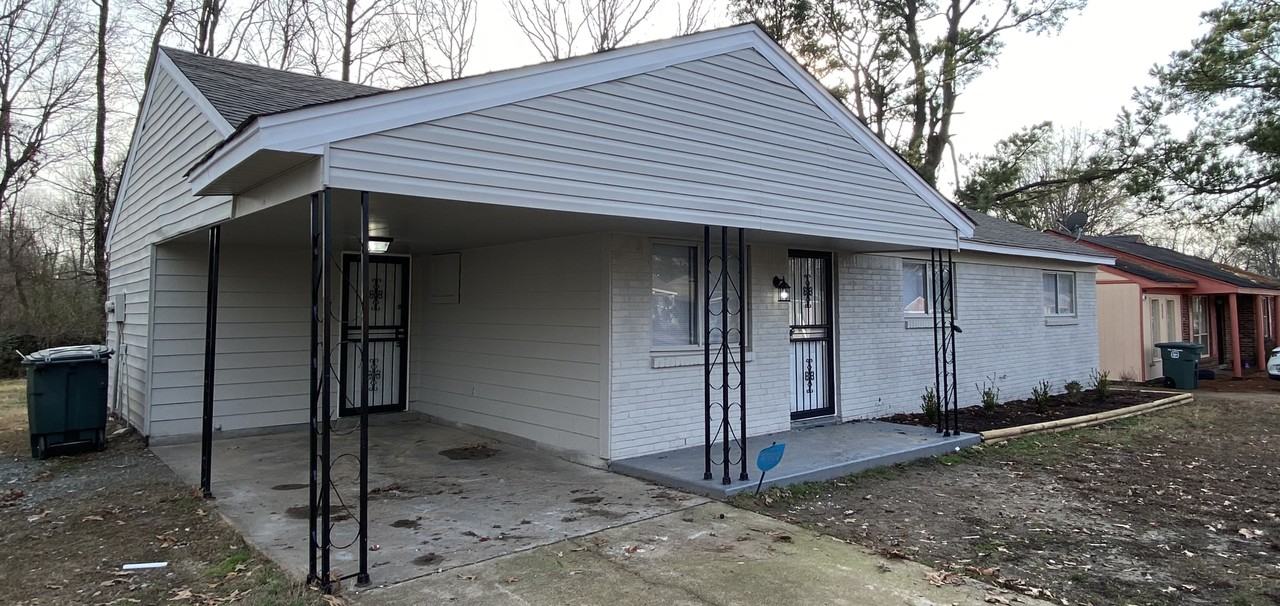 561 Brockwood Ave - Photo 3 of 15