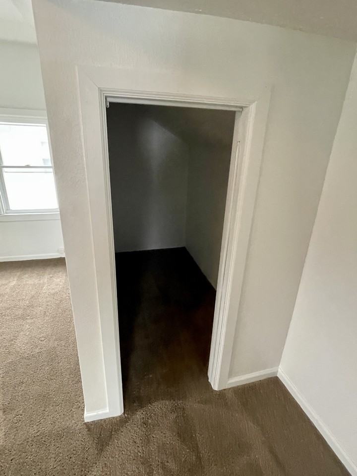 19411 Muskoka Ave - Photo 3 of 17