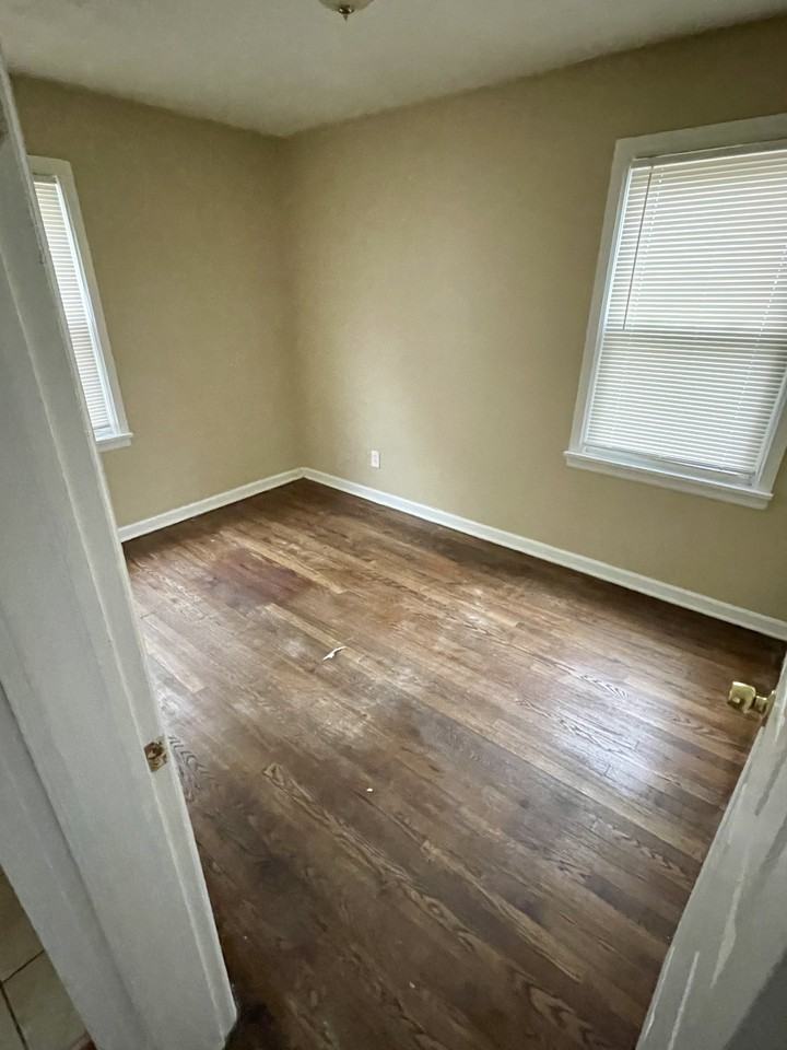 5333 Hollywood Ave - Photo 2 of 11