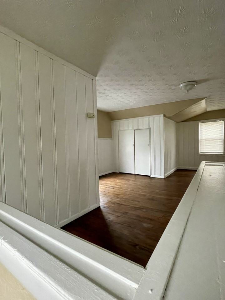 5333 Hollywood Ave - Photo 3 of 11