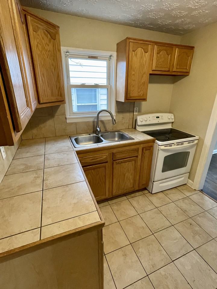5333 Hollywood Ave - Photo 5 of 11