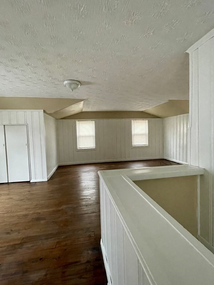 5333 Hollywood Ave - Photo 6 of 11