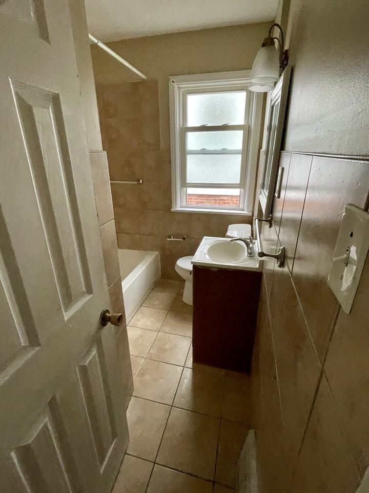 5333 Hollywood Ave - Photo 7 of 11