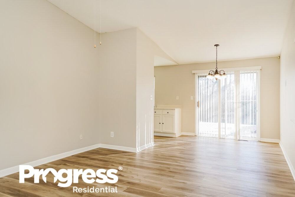 7478 Glendale Dr - Photo 3 of 23