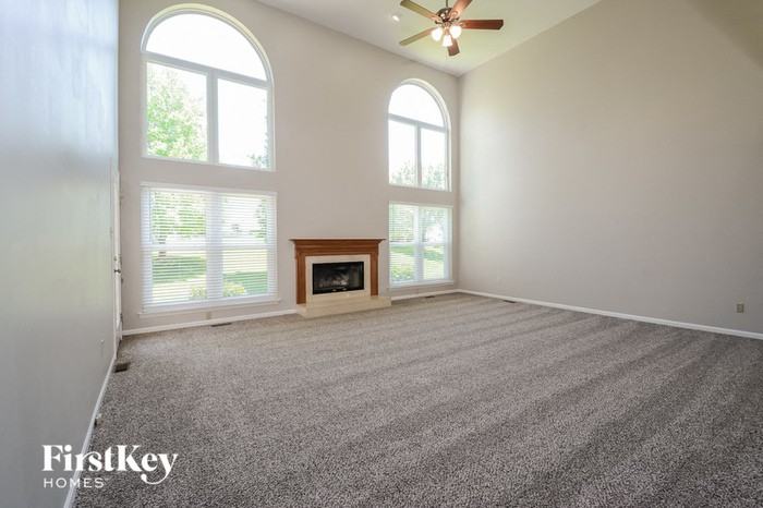 16327 Copperwood Ln - Photo 3 of 15