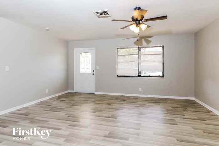 400 W 36th St - Photo 3 of 15