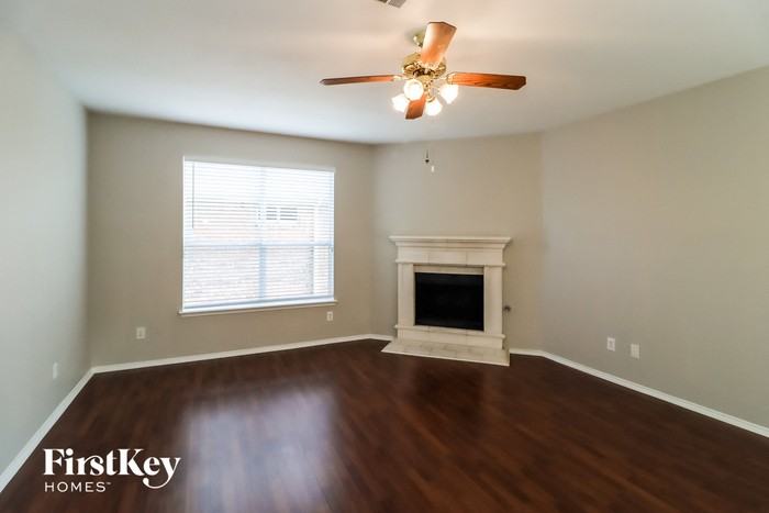 7782 Park Downs Dr - Photo 3 of 15