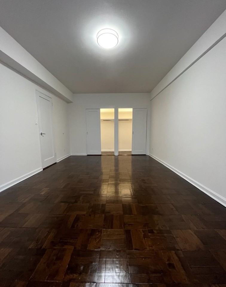 E 57th St #7F - Photo 2 of 7