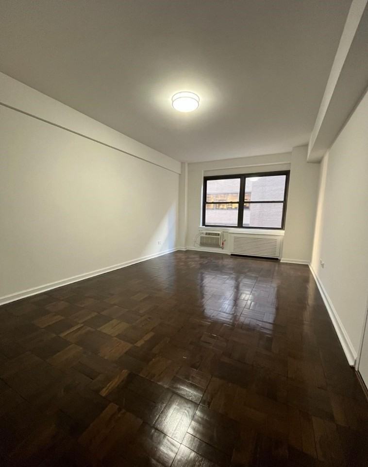 E 57th St #7F - Photo 3 of 7