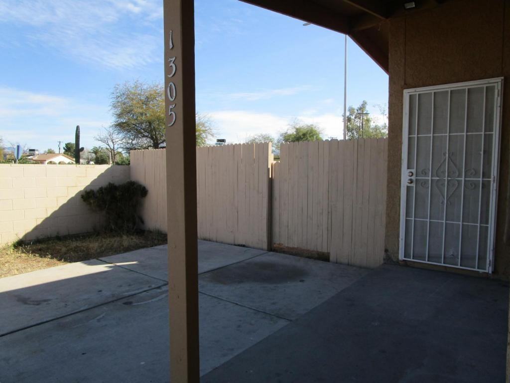 1305 S Wilson Ave - Photo 2 of 22