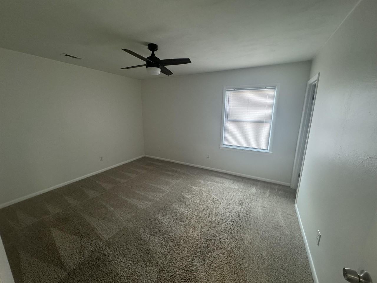2411 Rush St - Photo 3 of 12