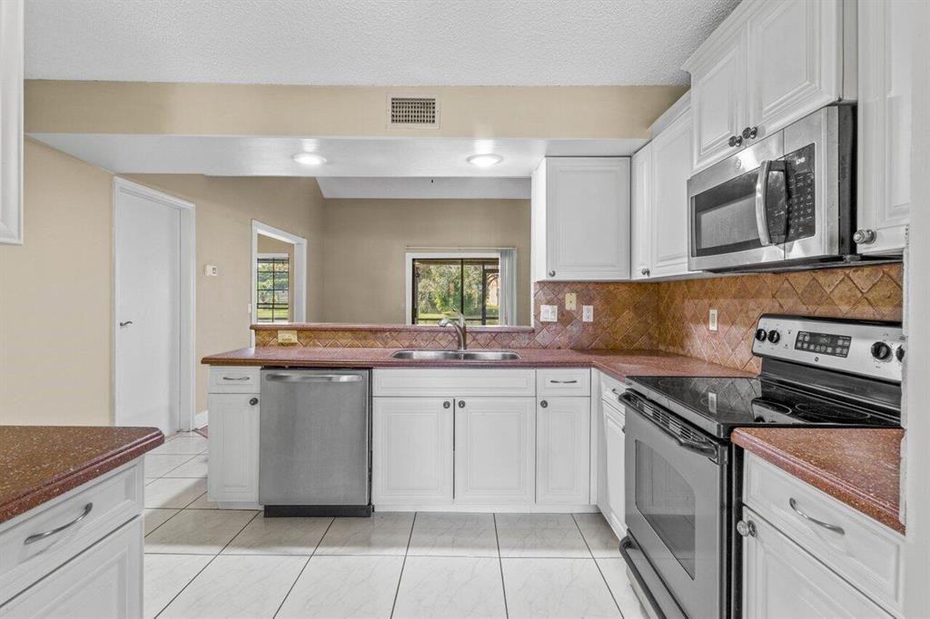 10296 Riverbend Terrace - Photo 3 of 9