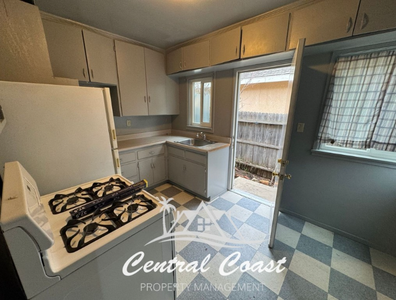 214 Park Ave #B - Photo 3 of 11