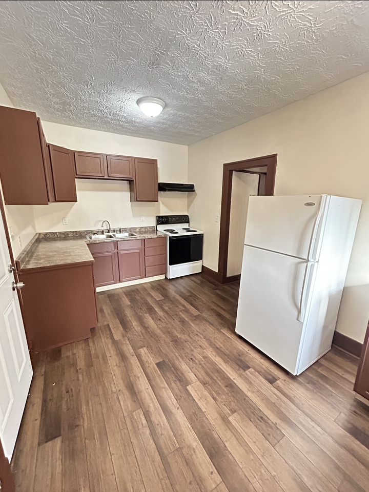 1931 Catalpa Drive #1931 - Photo 3 of 10