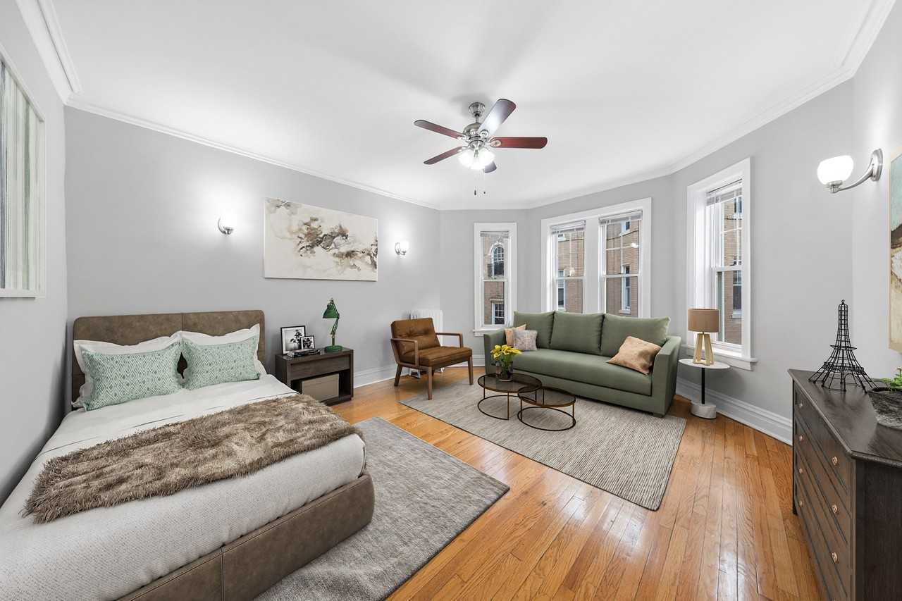 Green Manor - Photo 3 of 25