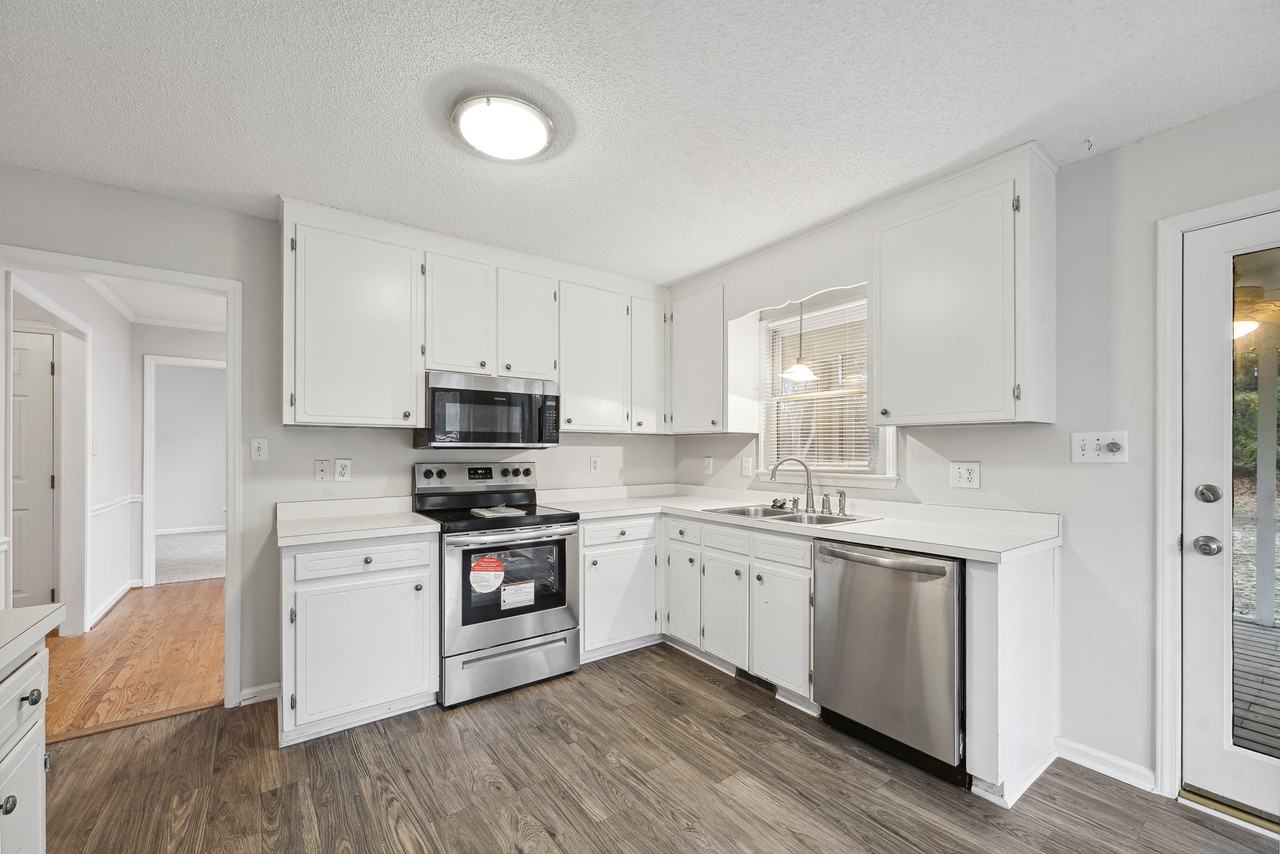 131 Autumn Ridge Dr #1 - Photo 3 of 25