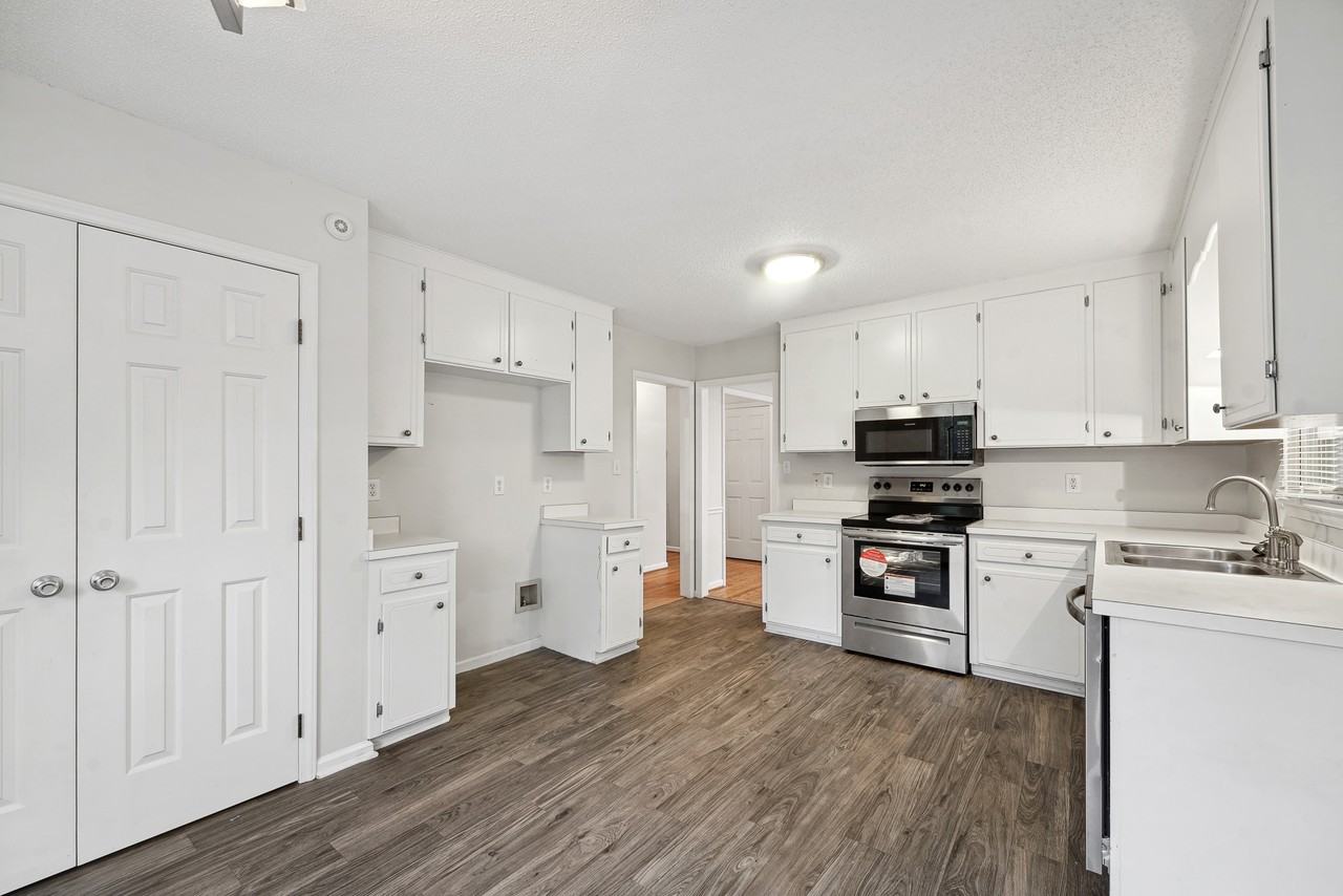 131 Autumn Ridge Dr #1 - Photo 4 of 25