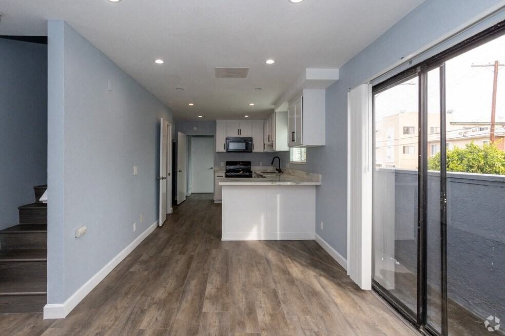 619 North Kingsley Drive - Photo 2 of 15