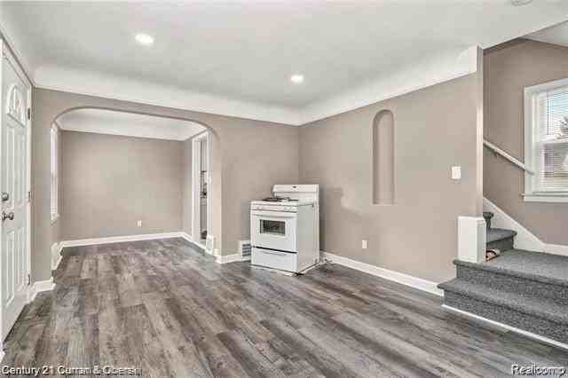 7631 Ternes St - Photo 2 of 11