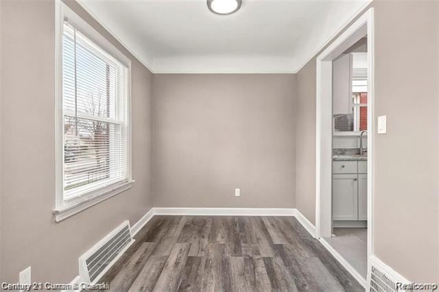 7631 Ternes St - Photo 3 of 11