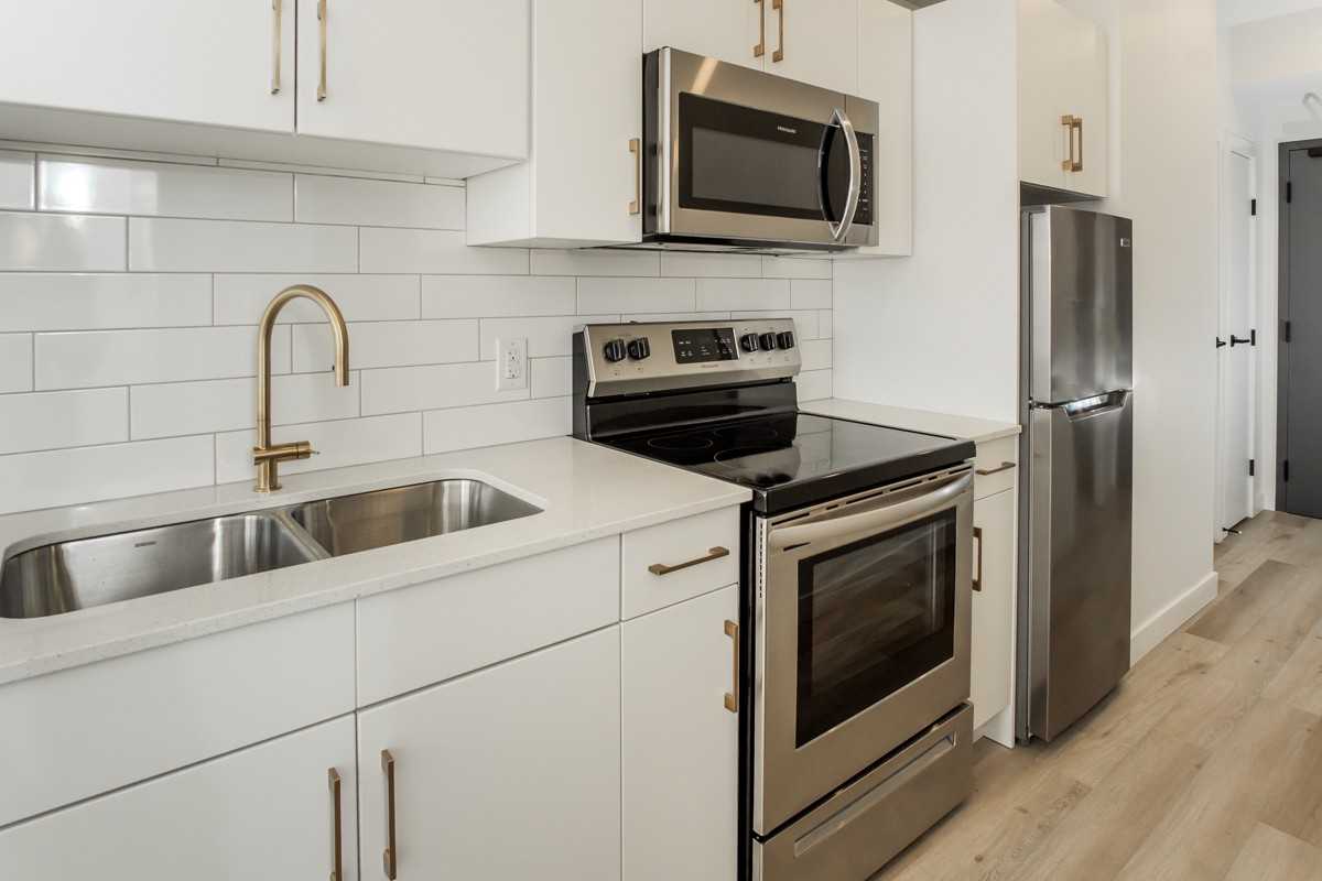 710 Westminster Avenue - Photo 2 of 16
