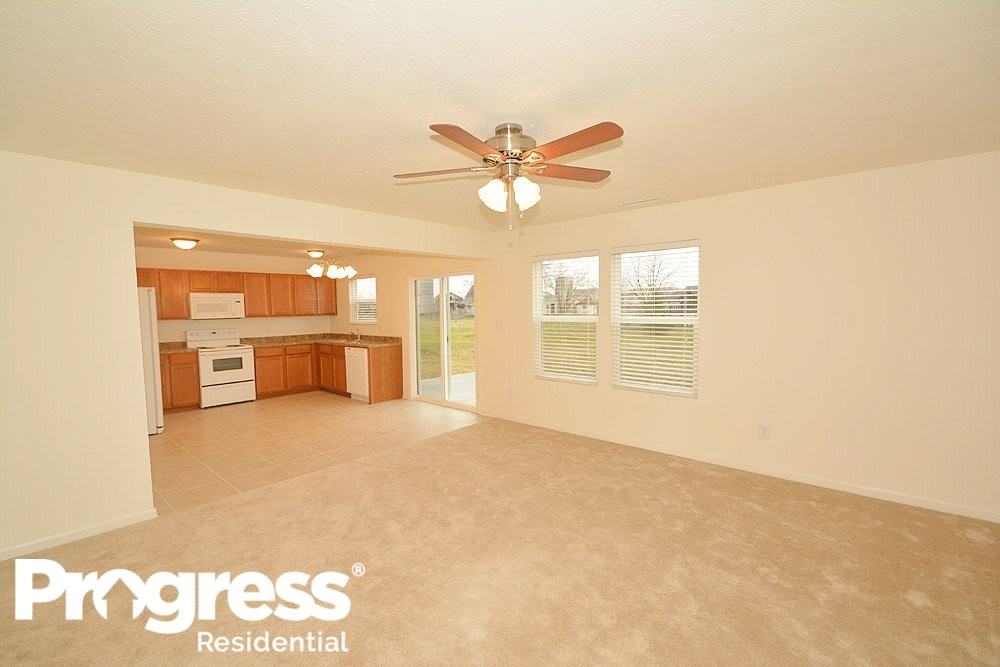 3433 Black Forest Ln - Photo 4 of 28