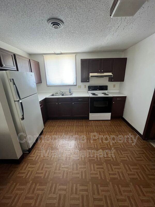 844 12th Ave #2 - Photo 3 of 8