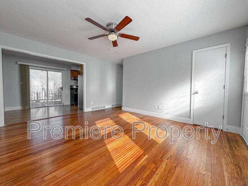 16502 E 3rd St N - Photo 2 of 12