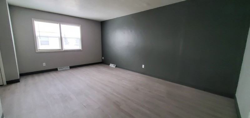 987 7th St - Photo 3 of 15