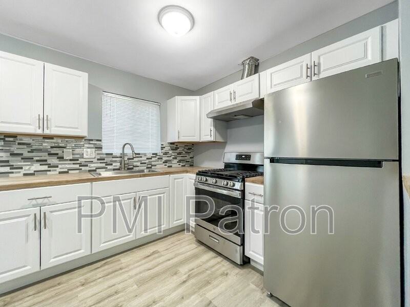 22311 Arline Ave - Photo 2 of 19